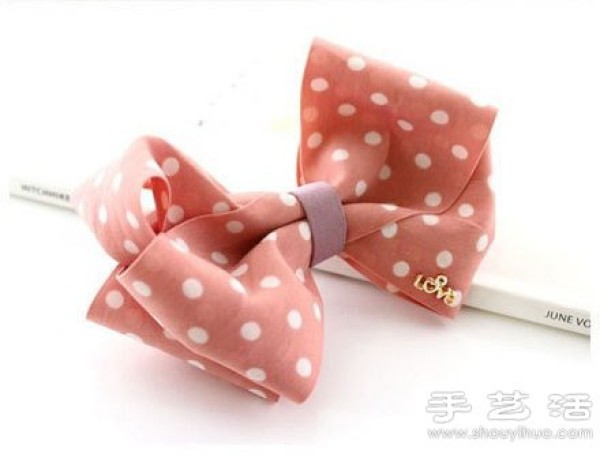 DIY bow hair clip illustration tutorial