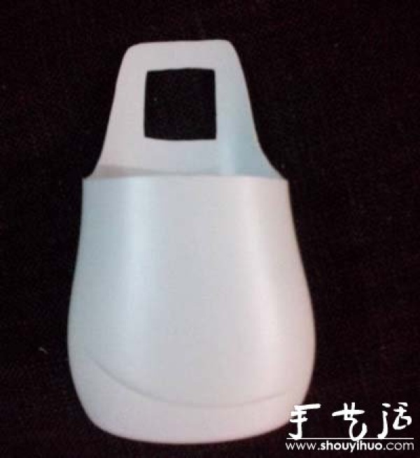 Small environmentally friendly production: DIY mobile phone charging box for shampoo bottles