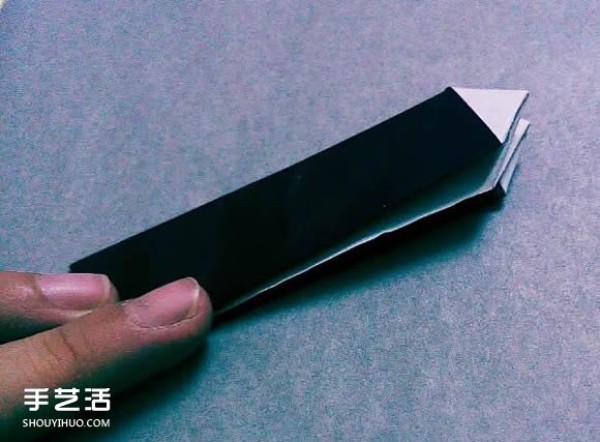 How to fold an origami folding knife, Illustration of folding a foldable spring knife by hand