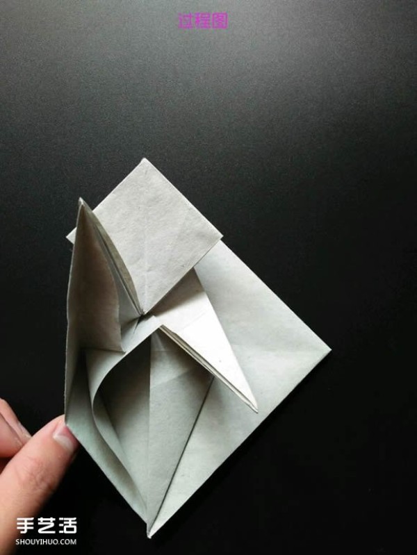 Super complex origami shark illustration, detailed steps for folding a three-dimensional shark