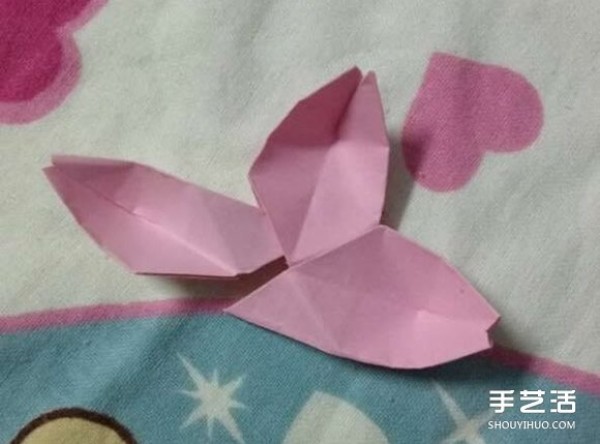 How to fold a five-petal cherry blossom. How to fold a paper cherry blossom with an illustrated tutorial.Cheng