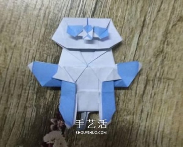 Illustrated tutorial for origami standing giant panda, cute cartoon image