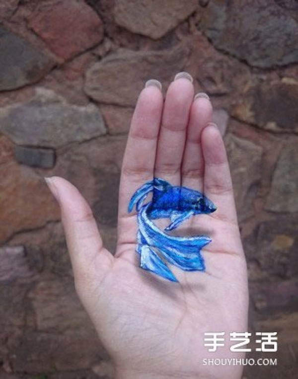 The mini animals raised in the palm of your hand turn out to be a 3D three-dimensional painting