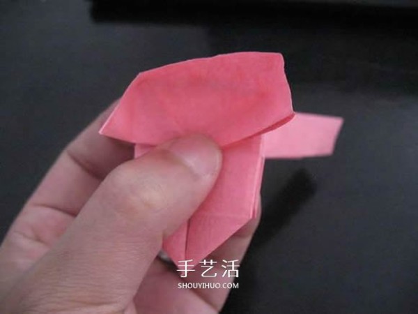 Giving a small gift to your first love! Illustration of how to fold an origami rose ring