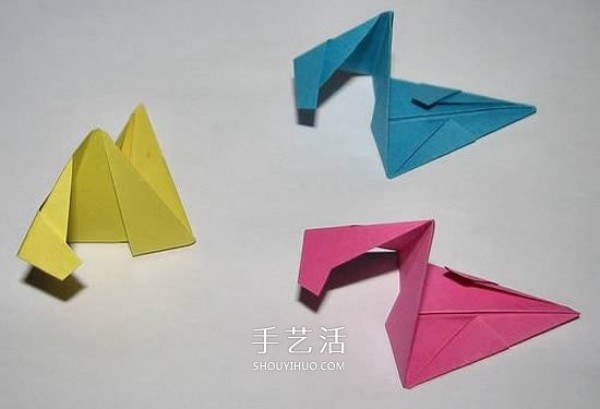 Illustrations of how to fold three-dimensional stars, step-by-step pictures of origami star bouquets