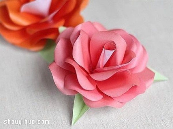 Illustrated tutorial on how to fold simple origami beautiful roses