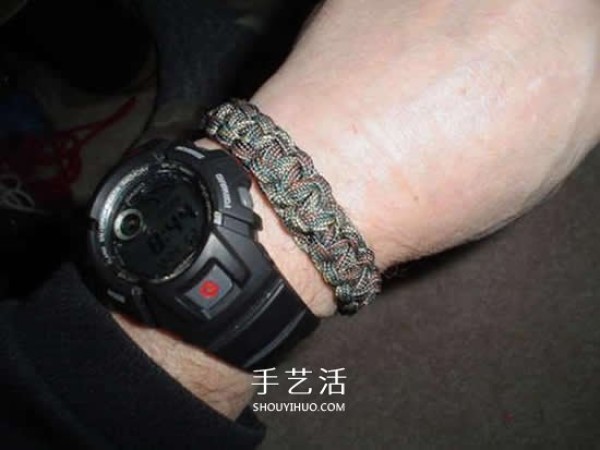 Mens paracord bracelet braiding method is simple and masculine. Mens bracelet braiding diagram