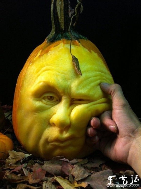 Creative DIY carved pumpkin works