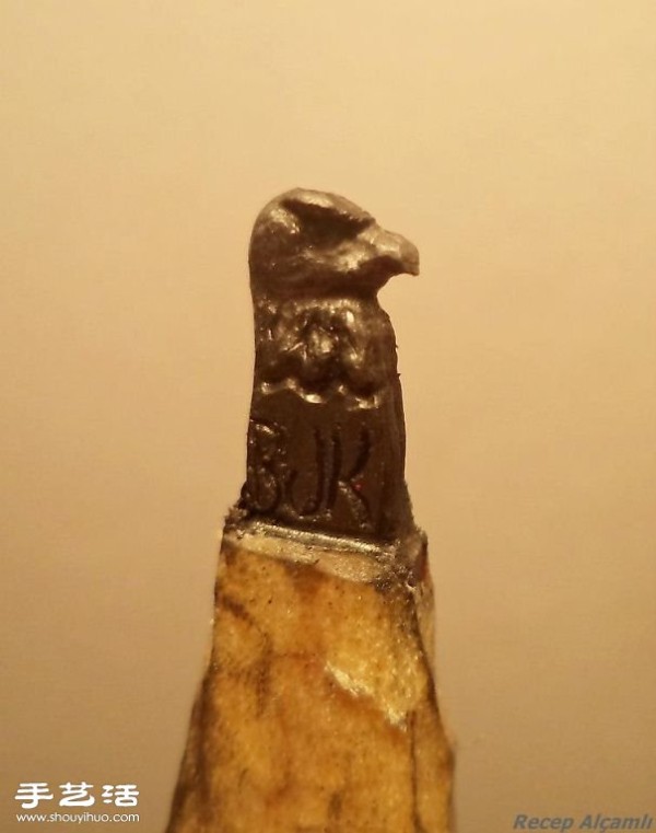 Shocking pencil lead carving. Do you want to try DIY too? 