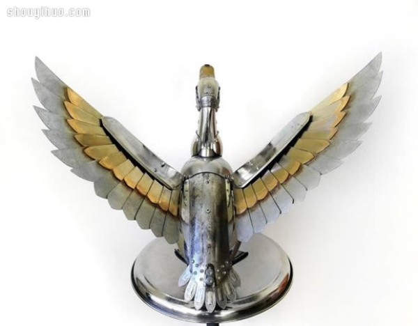 Discarded hardware DIY stunning steampunk style animal sculptures