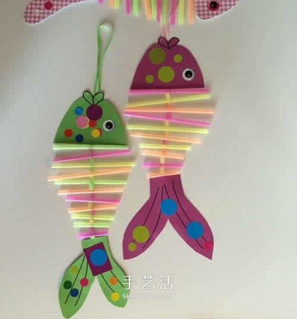 How to make small fishes with straws, illustrated by childrens handmade fish ornaments