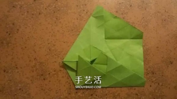 How to fold beautiful paper flowers, step-by-step illustration of hand-made origami six-pointed star flower