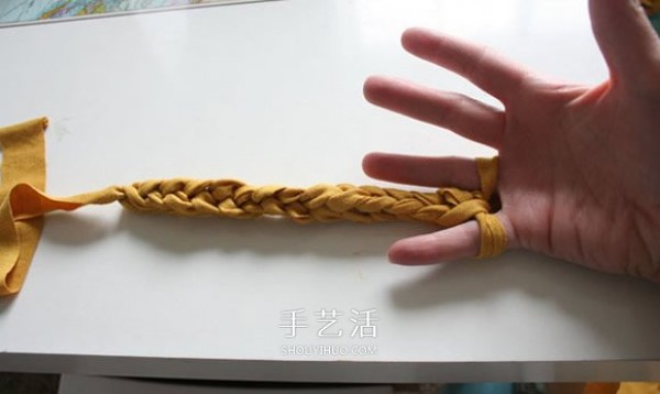 How to knit a bracelet from an old T-shirt, DIY a rough-style mens bracelet