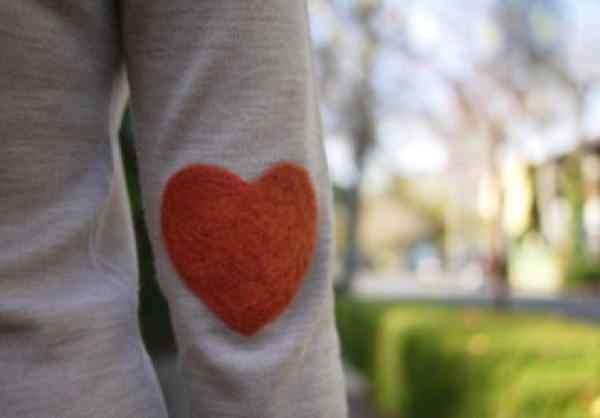 Use flannel to cut holes in clothes and DIY a heart shape