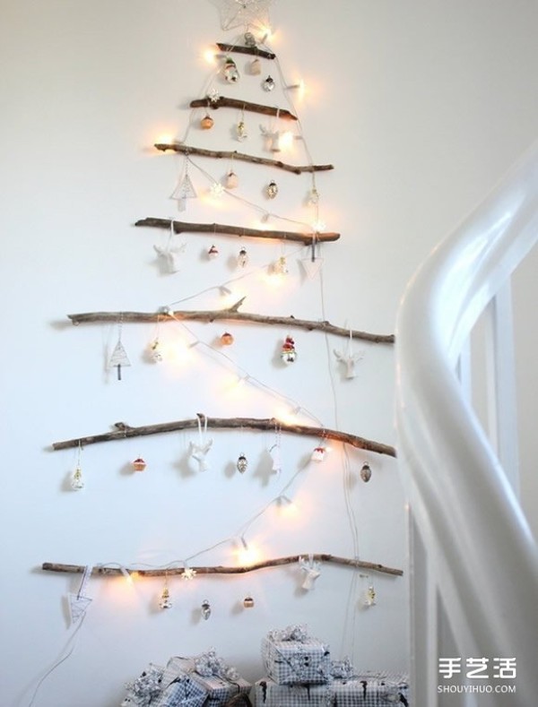 Use the small things around you to make a mini Christmas tree, which is environmentally friendly and warm