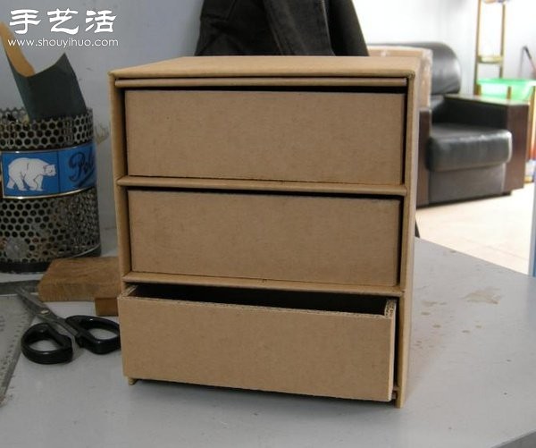 Using cardboard waste to make a DIY exquisite storage cabinet