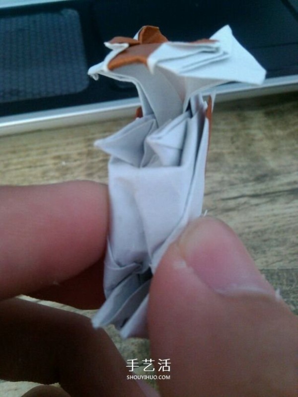 The origami method of complex small animal origami 3D squirrel with CP diagram