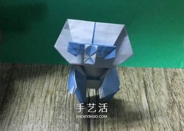 Illustrated tutorial for origami standing giant panda, cute cartoon image