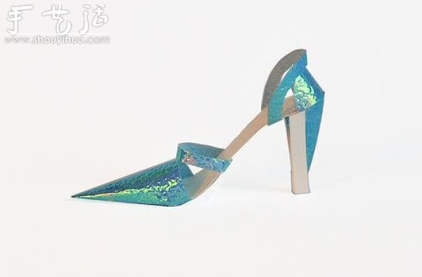 Appreciation of exquisite paper-cut works of womens high heels