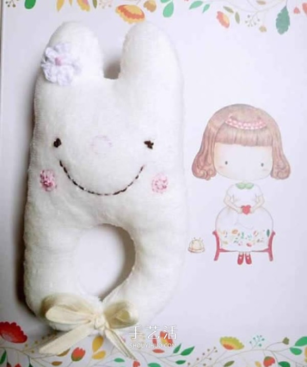 How to make a bunny hand rattle with illustrations of making a fabric cartoon hand rattle