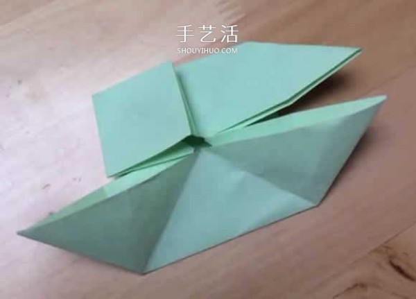 How to fold a spinning paper top with a simple flower-shaped top origami tutorial