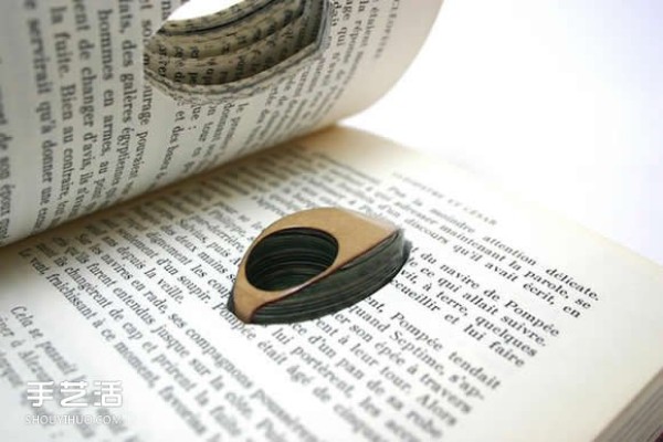 Jewelry made from old books and newspapers has the flavor of time~