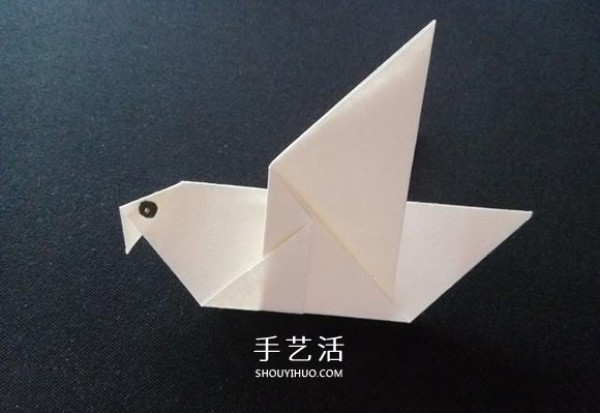 Simple origami method of the dove of peace, with the illustration of origami of the dove of peace for children