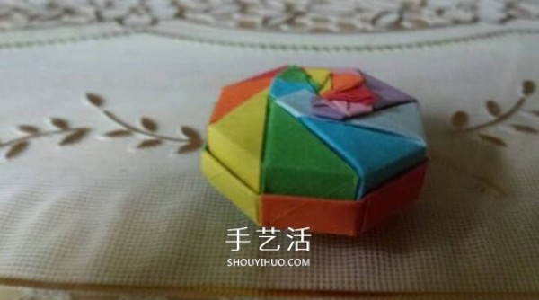 How to fold an octagonal paper box and illustrate the steps for making an origami rainbow box