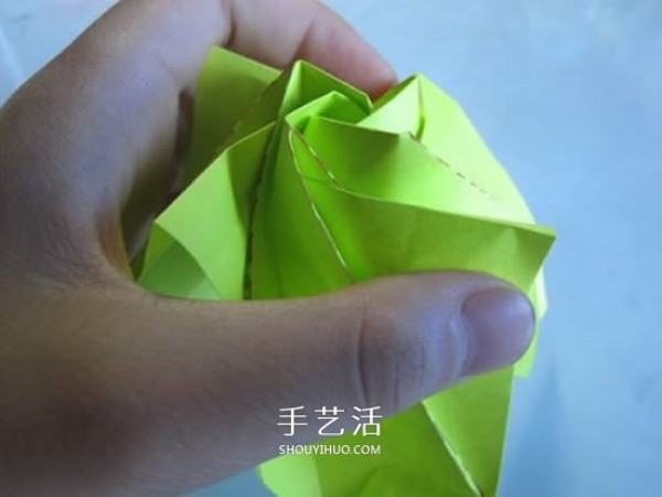 The origami illustration of the original paper rose is very detailed