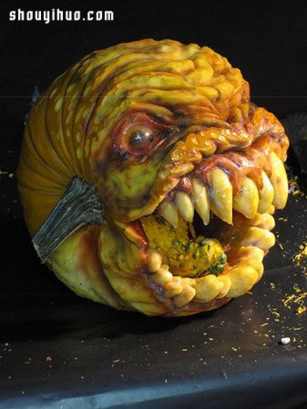 A scary pumpkin carving that won