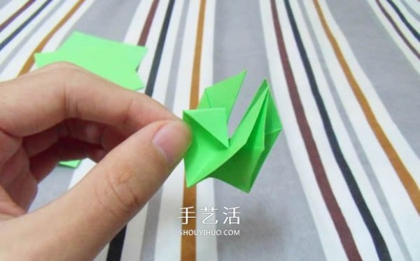 Tutorial on handmade origami flower holders can perfectly match Kawasaki roses