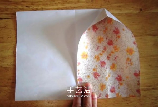 Detailed step-by-step diagram of the folding method of hand-made origami rice dumplings for the Dragon Boat Festival