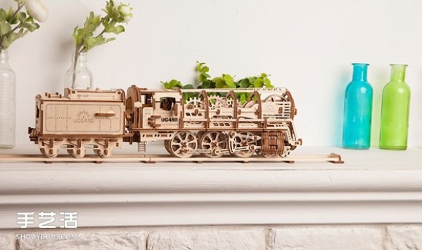 The little train is moving! Self-driven mechanical gear DIY model