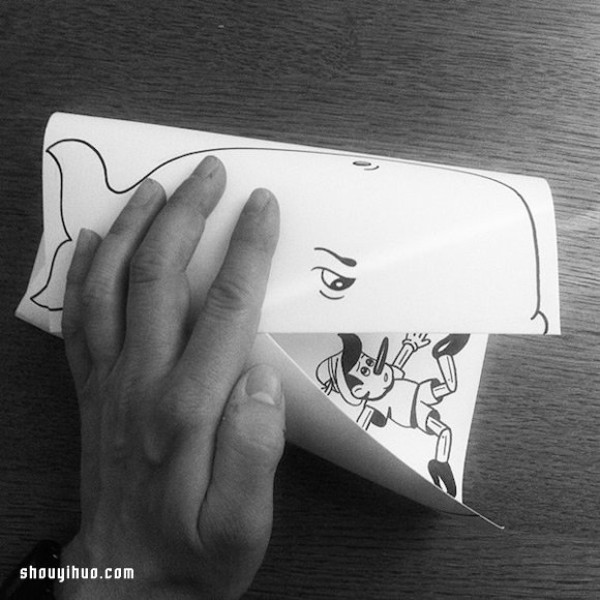 A piece of paper and a pen to hand-draw an interactive 3D painting