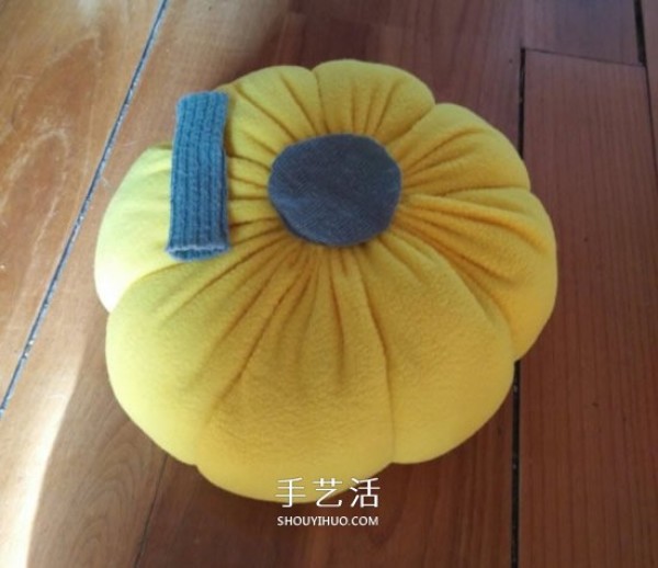 Old clothes are transformed into pumpkin pillows and handmade fabric pumpkin pillows are made