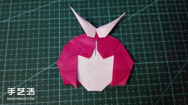 Handmade origami girls head illustration, step-by-step folding method for a girl with short hair