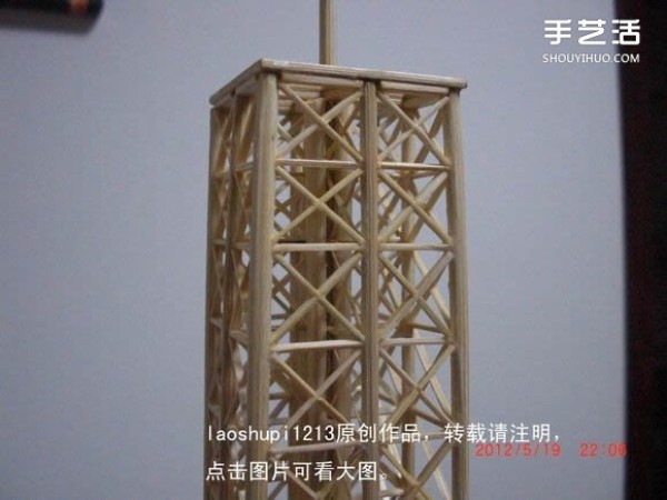 A detailed illustrated tutorial on making a model of the Eiffel Tower using chopsticks and bamboo skewers