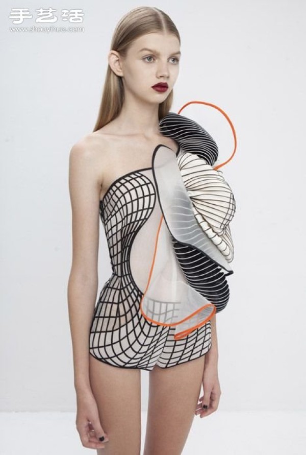 Clothes intertwined with 3D lines give you a new visual experience