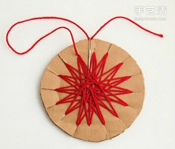 Stars wrapped around corrugated paper to make beautiful handmade pendants