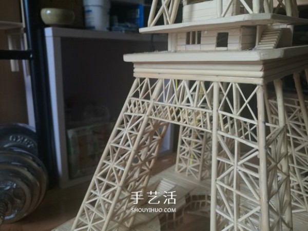 Detailed illustrated tutorial on hand-made Eiffel Tower model with bamboo sticks