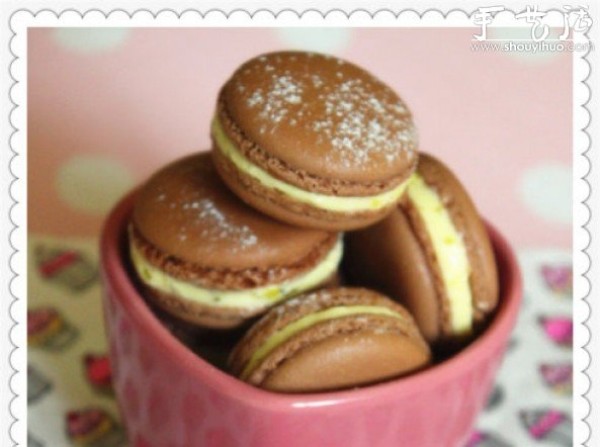 Tutorial on baking and making macarons