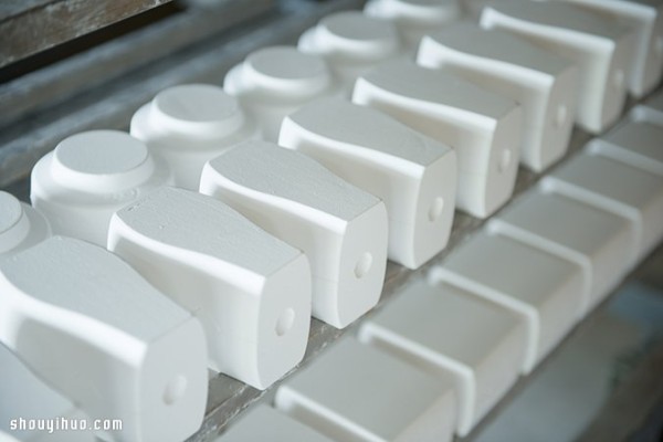 Ceramic handmade polar bear tea bag lids from Japan