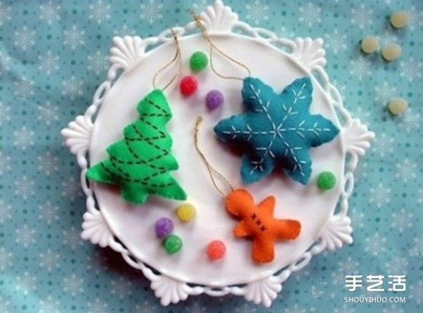 The production of Christmas-themed non-woven snowflakes, Christmas trees and gingerbread man pendants