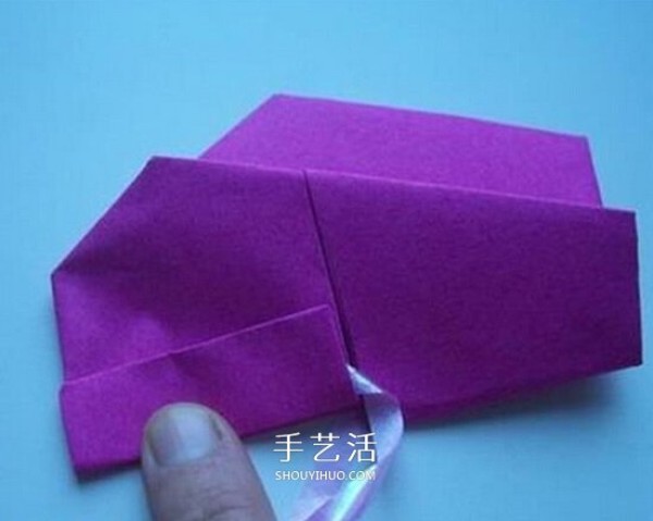 Simple shoe folding method illustrates how to fold womens paper shoes