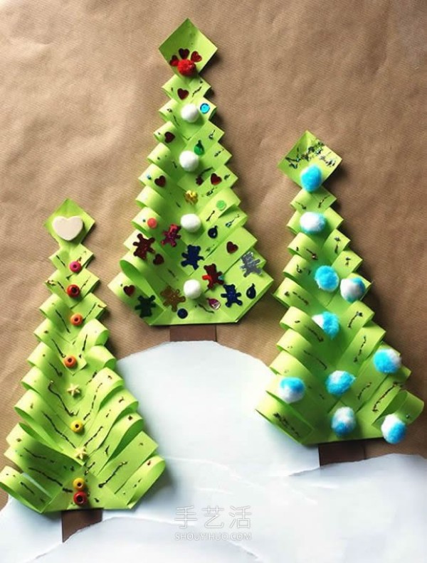 Tutorial on how to make a handmade cardboard Christmas tree in kindergarten