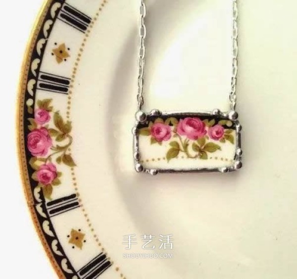 If the exquisite ceramic plate falls on the floor, then make it your only jewelry! 