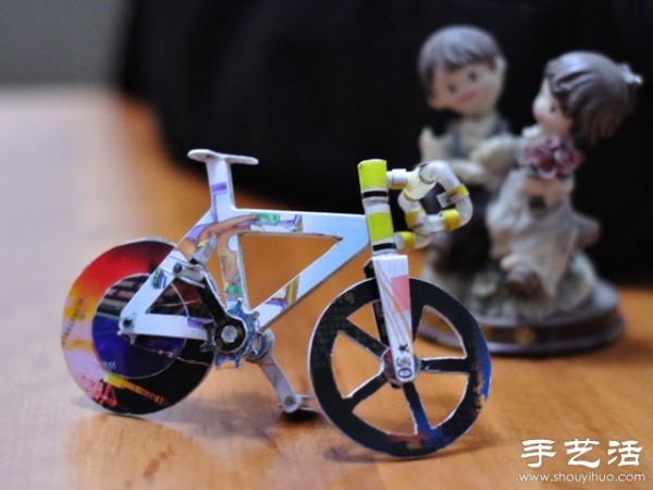 A netizen took two weeks to make a mini bicycle by hand