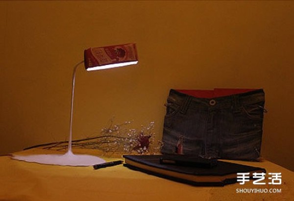 How to make a creative desk lamp using DIY from milk carton waste