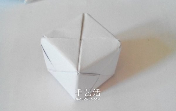 Illustration of folding a polyhedral cube, step-by-step diagram of origami cube