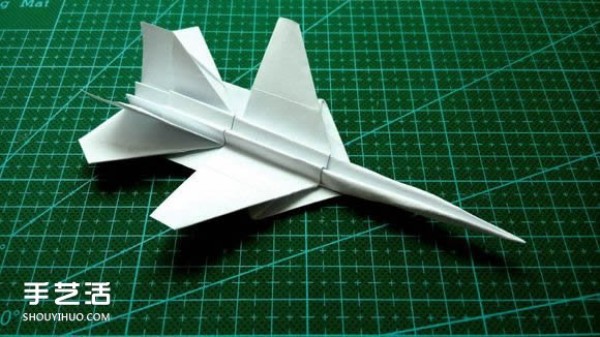 How to use paper to fold a fighter jet and illustrate how to fold an A4 paper fighter jet